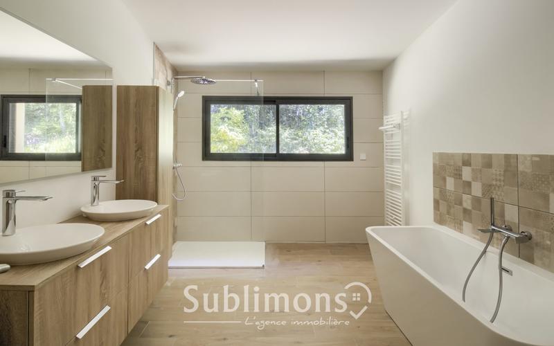 Maison - 220 m² - 6 pièces