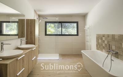 Maison - 220 m² - 6 pièces