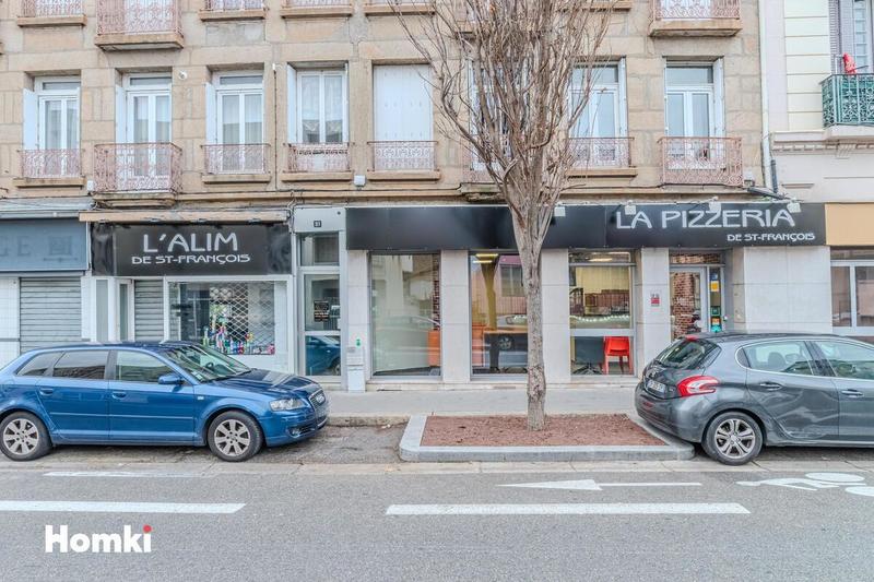 Local commercial - 130 m² - 5 pièces