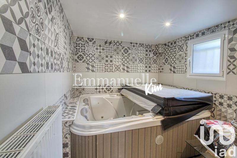 Maison - 270 m² - 8 pièces