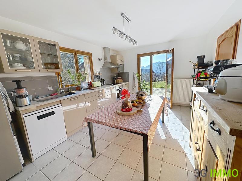 Maison - 230 m² - 10 pièces