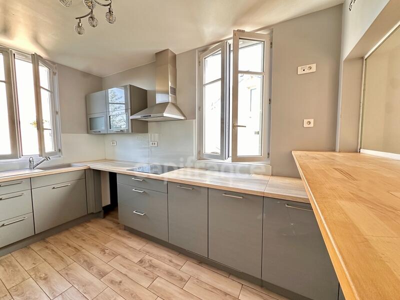 Maison - 140 m² - 5 pièces