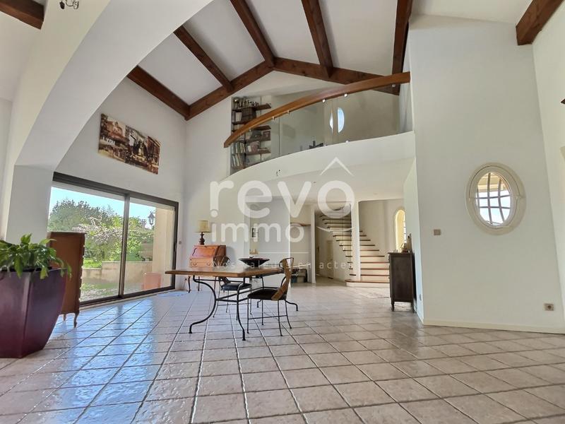 Maison - 223 m² - 8 pièces