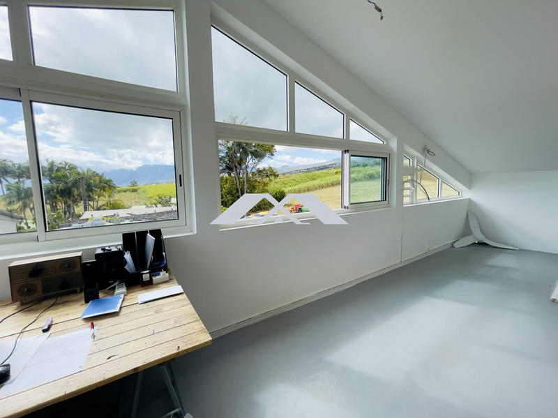 Maison - 230 m² - 7 pièces