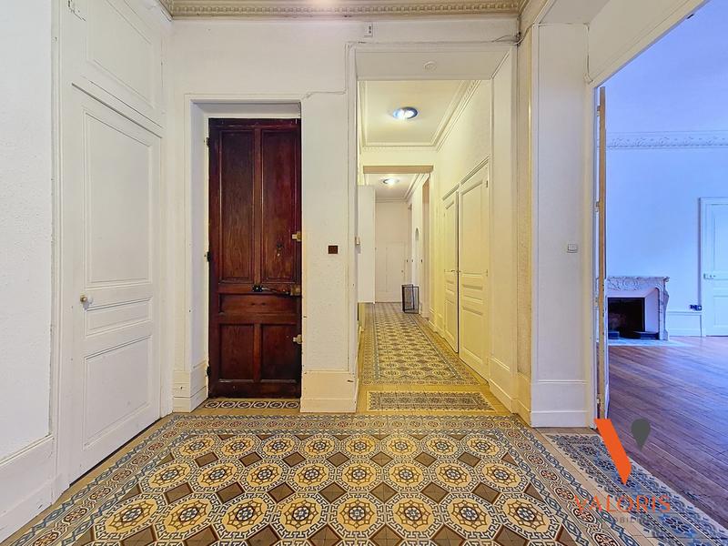 Appartement - 170 m² - 6 pièces