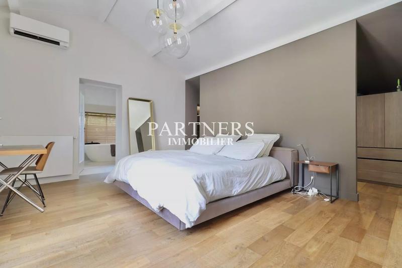 Maison - 465 m² - 11 pièces