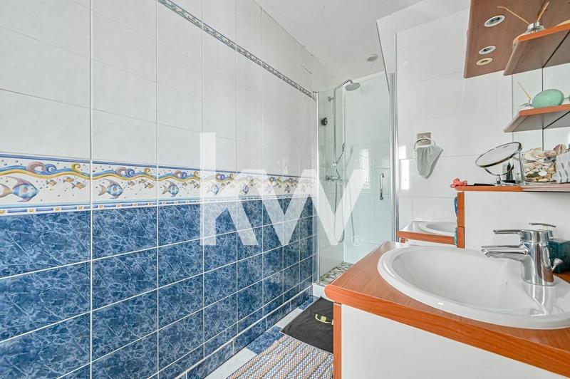 Maison - 230 m² - 8 pièces