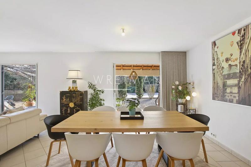 Villa - 253 m² - 12 pièces