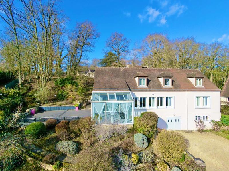 Maison - 219 m² - 8 pièces