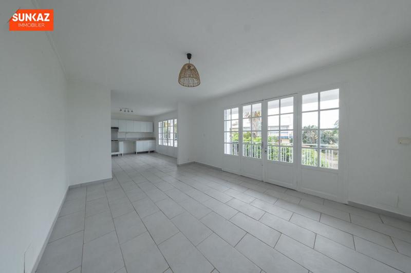 Appartement - 90 m² - 3 pièces