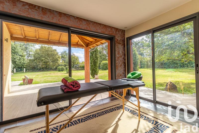 Maison - 640 m² - 12 pièces