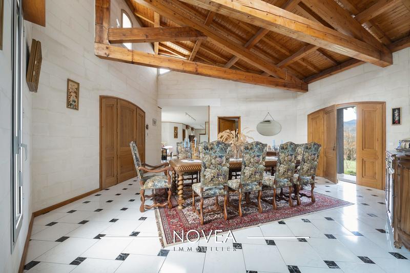 Villa - 396 m² - 6 pièces