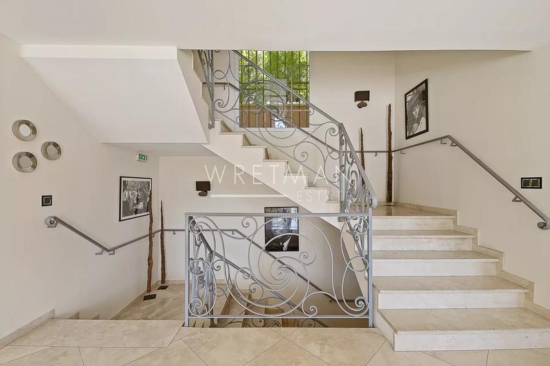 Villa - 400 m² - 10 pièces