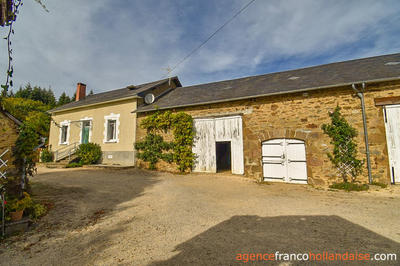 Maison en pierre - 97 m² - 6 pièces