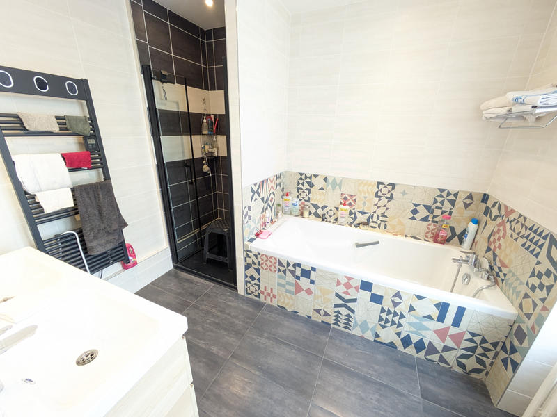 Maison - 307 m² - 16 pièces