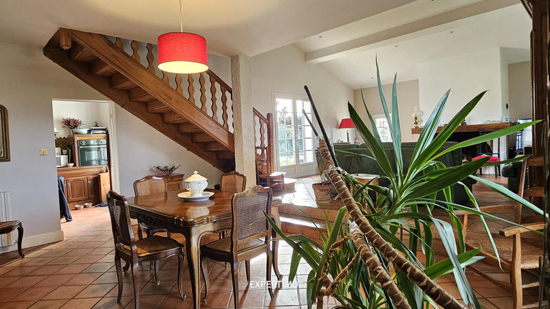 Maison - 220 m² - 9 pièces