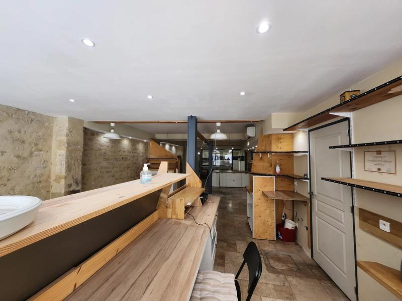 Local commercial - 180 m² - 6 pièces