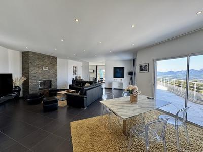 Villa - 185 m² - 5 pièces