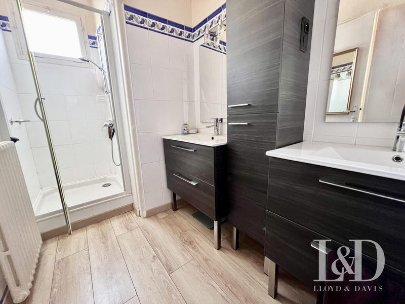 Maison - 240 m² - 10 pièces