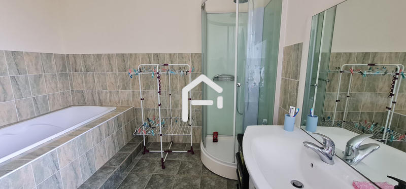 Immeuble - 236 m² - 12 pièces