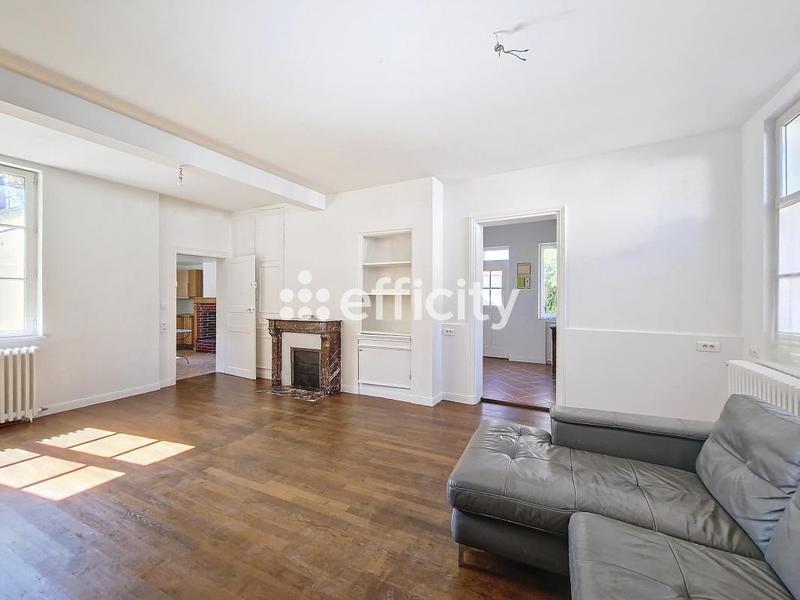 Maison - 220 m² - 8 pièces