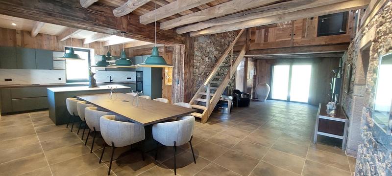 Maison - 255 m² - 8 pièces