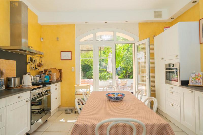 Maison - 260 m² - 5 pièces