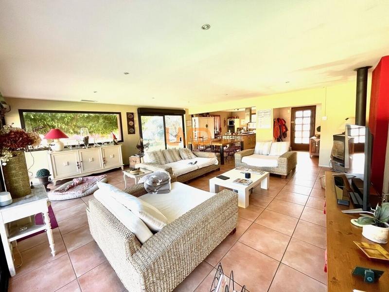 Propriété - 155 m² - 5 pièces