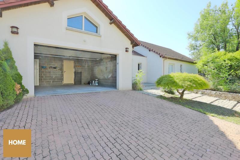 Maison - 230 m² - 7 pièces