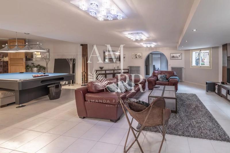 Maison - 500 m² - 9 pièces