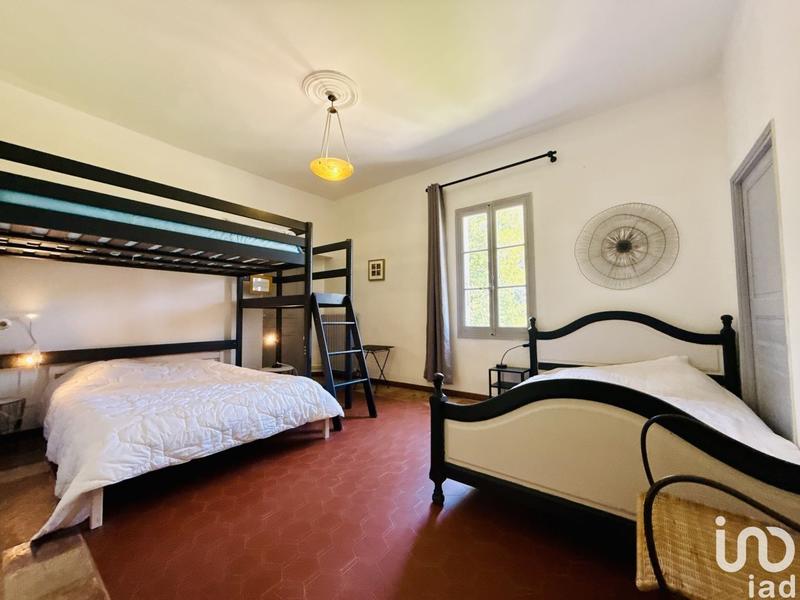 Maison - 1 000 m² - 11 pièces