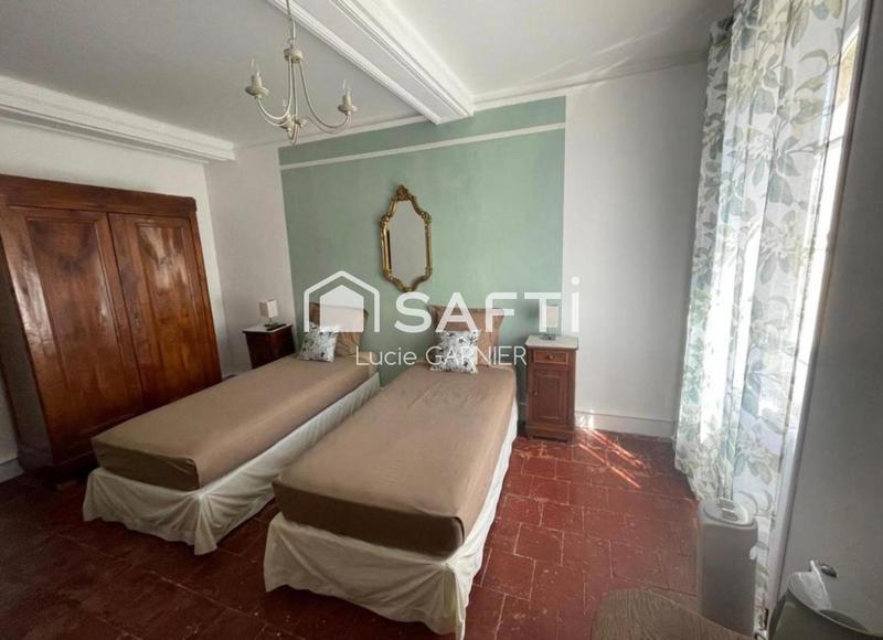 Maison - 300 m² - 13 pièces