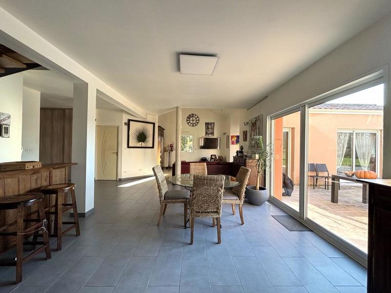 Maison - 181 m² - 7 pièces