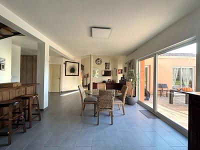 Maison - 181 m² - 7 pièces
