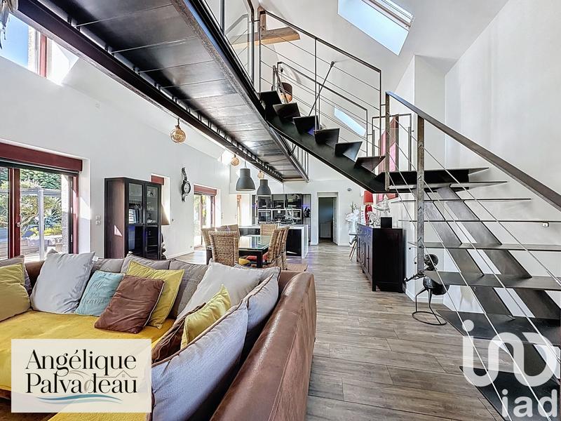 Maison - 365 m² - 12 pièces