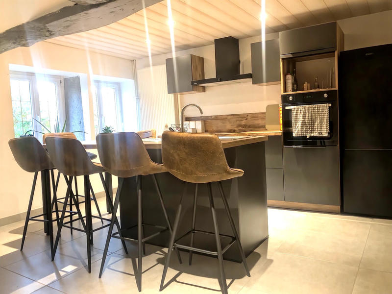 Maison - 215 m² - 9 pièces