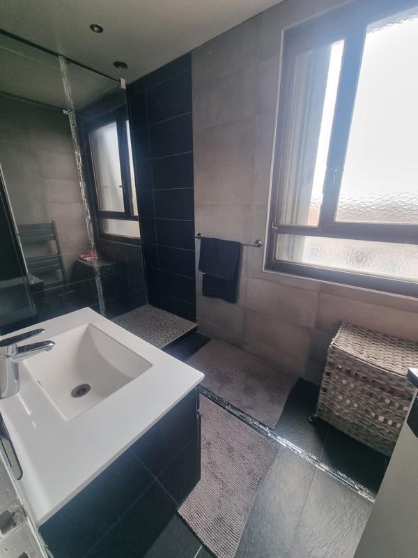 Maison - 99 m² - 5 pièces