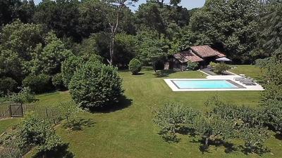 Maison - 450 m² - 12 pièces