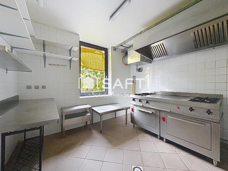 Local commercial - 400 m² - 8 pièces