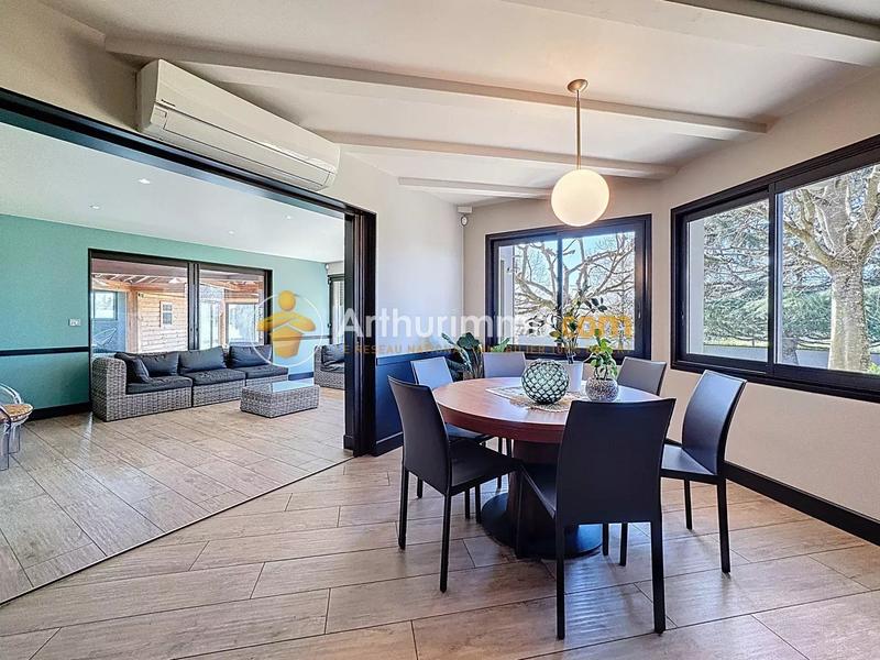 Maison - 370 m² - 5 pièces