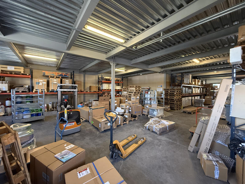 Local d'activités - 376 m²