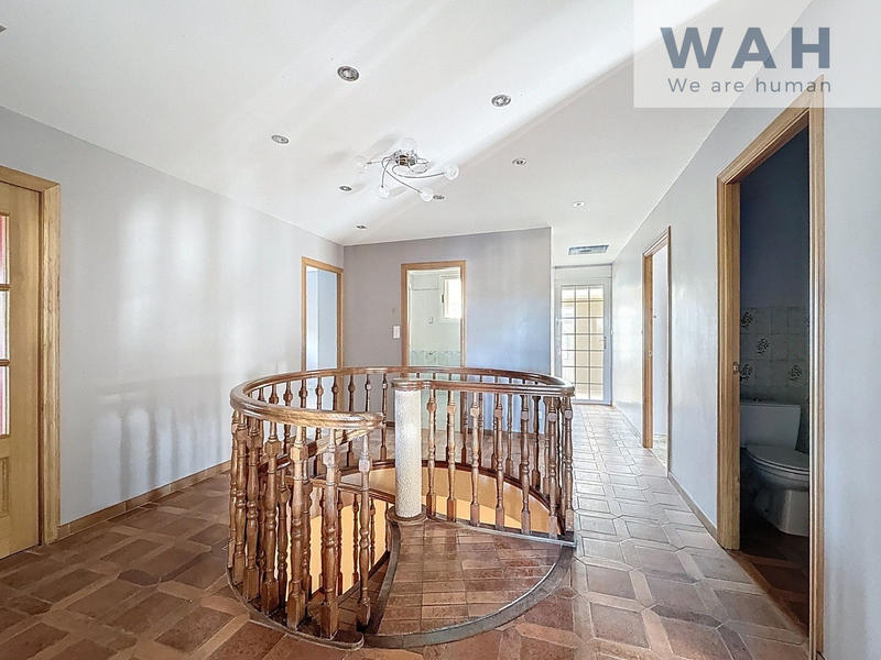 Maison - 390 m² - 13 pièces