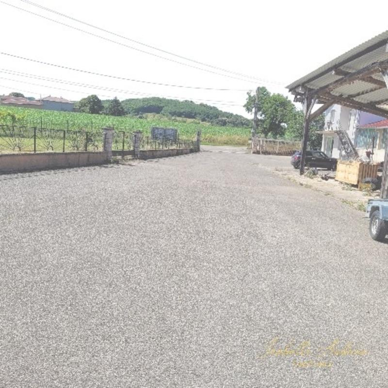 Local artisanal - 1 300 m²