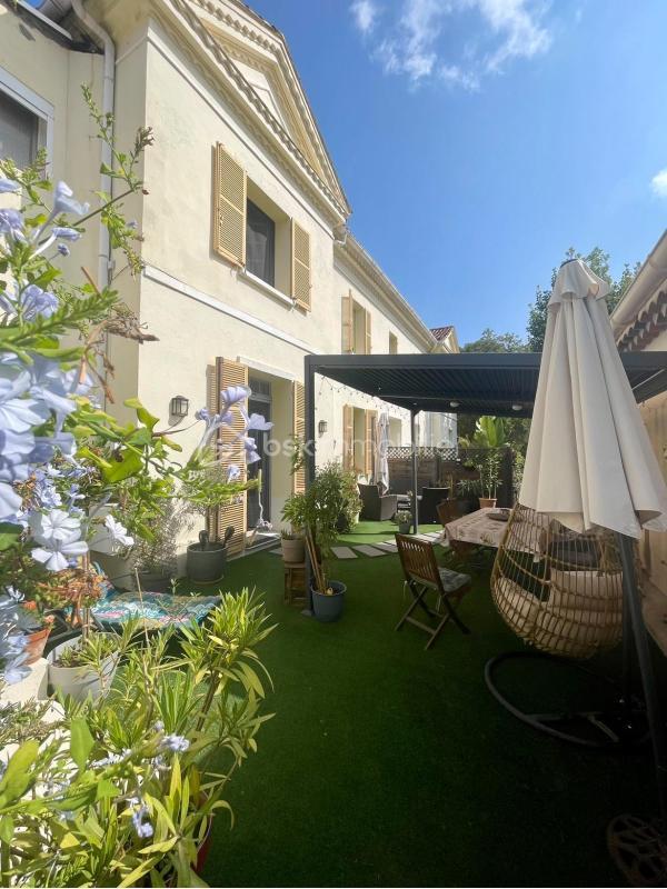 Demeure - 268 m² - 7 pièces