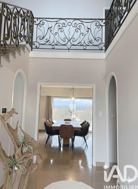 Maison - 250 m² - 7 pièces