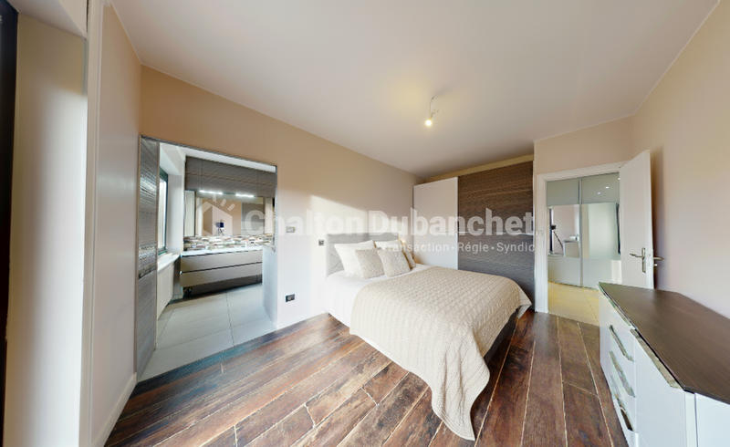 Maison - 245 m² - 9 pièces