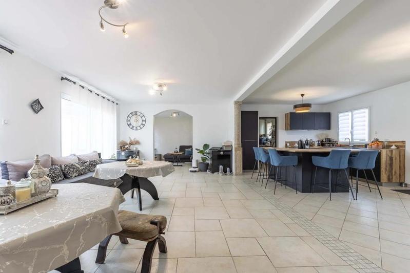 Maison - 174 m² - 8 pièces