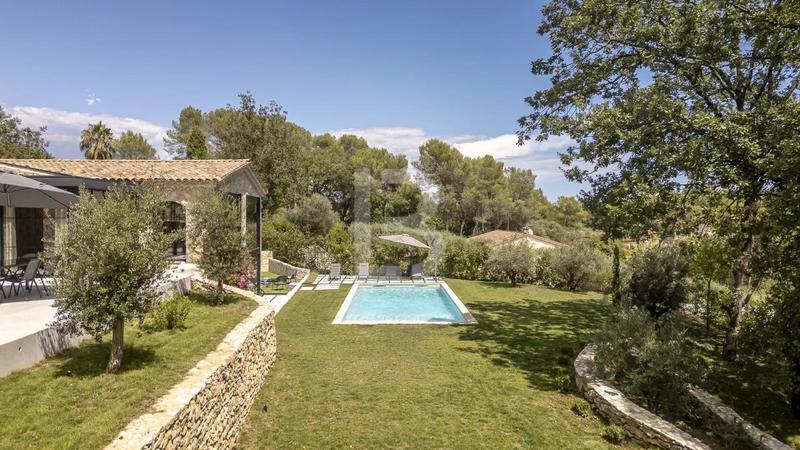 Mas - 300 m² - 7 pièces