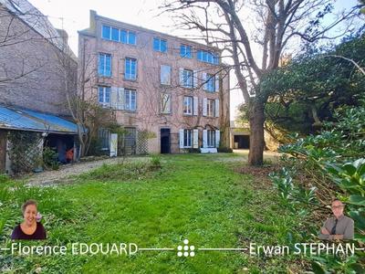 Maison - 374 m² - 16 pièces