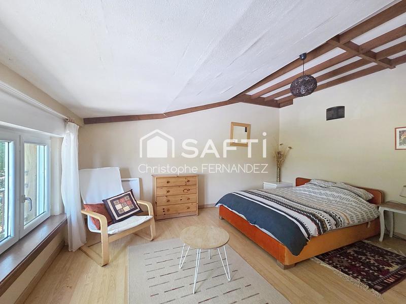 Maison - 268 m² - 9 pièces